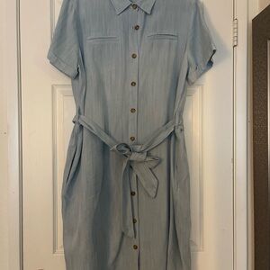 Eva Mendes Blue Midi Shirt Dress with Cuffed Sleeves and Notched Collar